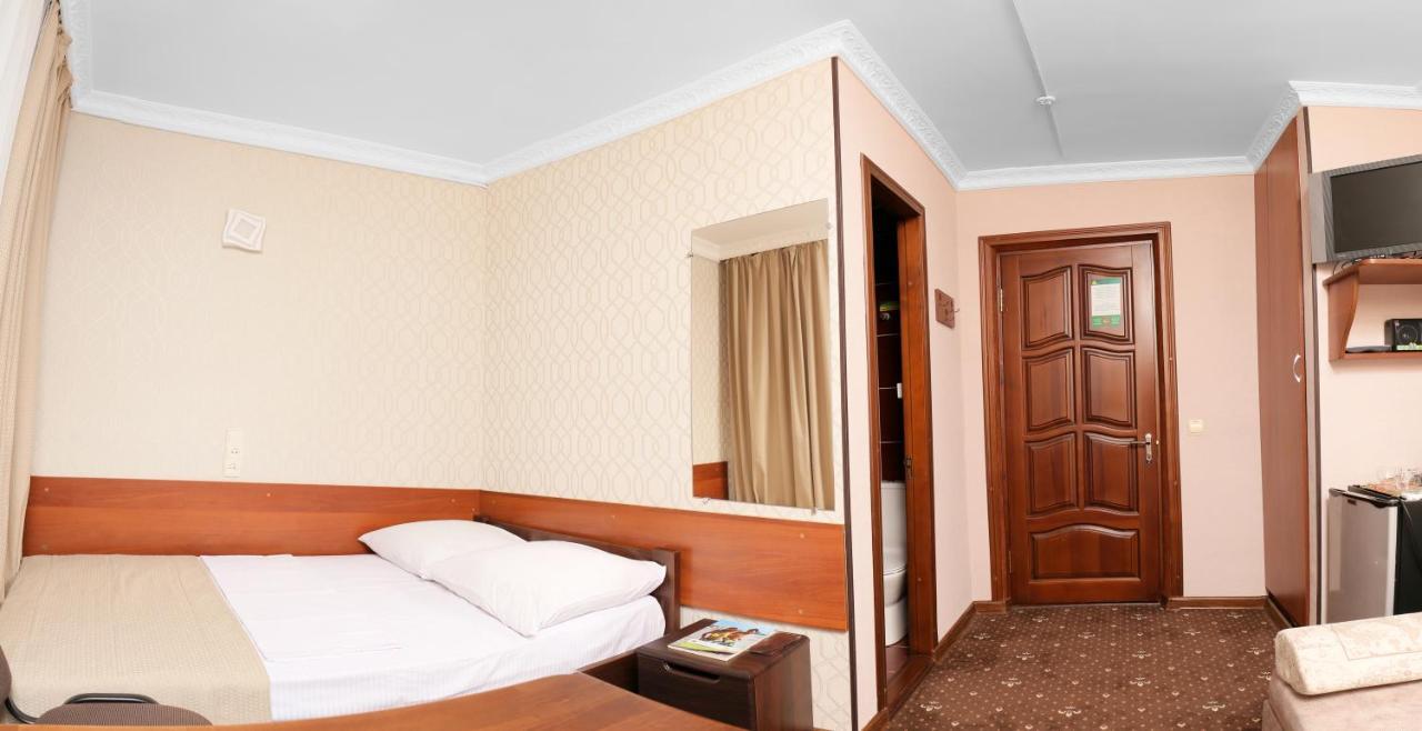 Green City Hotel نيكولايف المظهر الخارجي الصورة