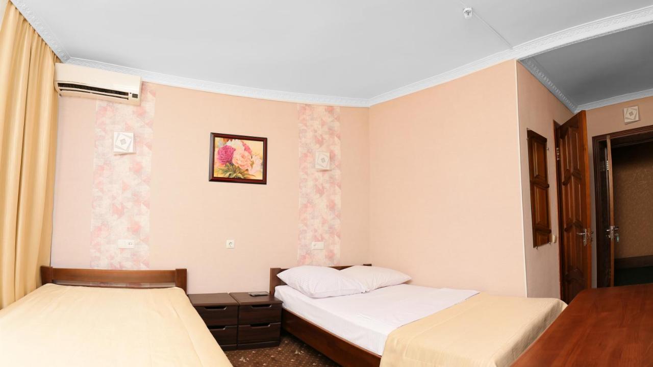 Green City Hotel نيكولايف المظهر الخارجي الصورة